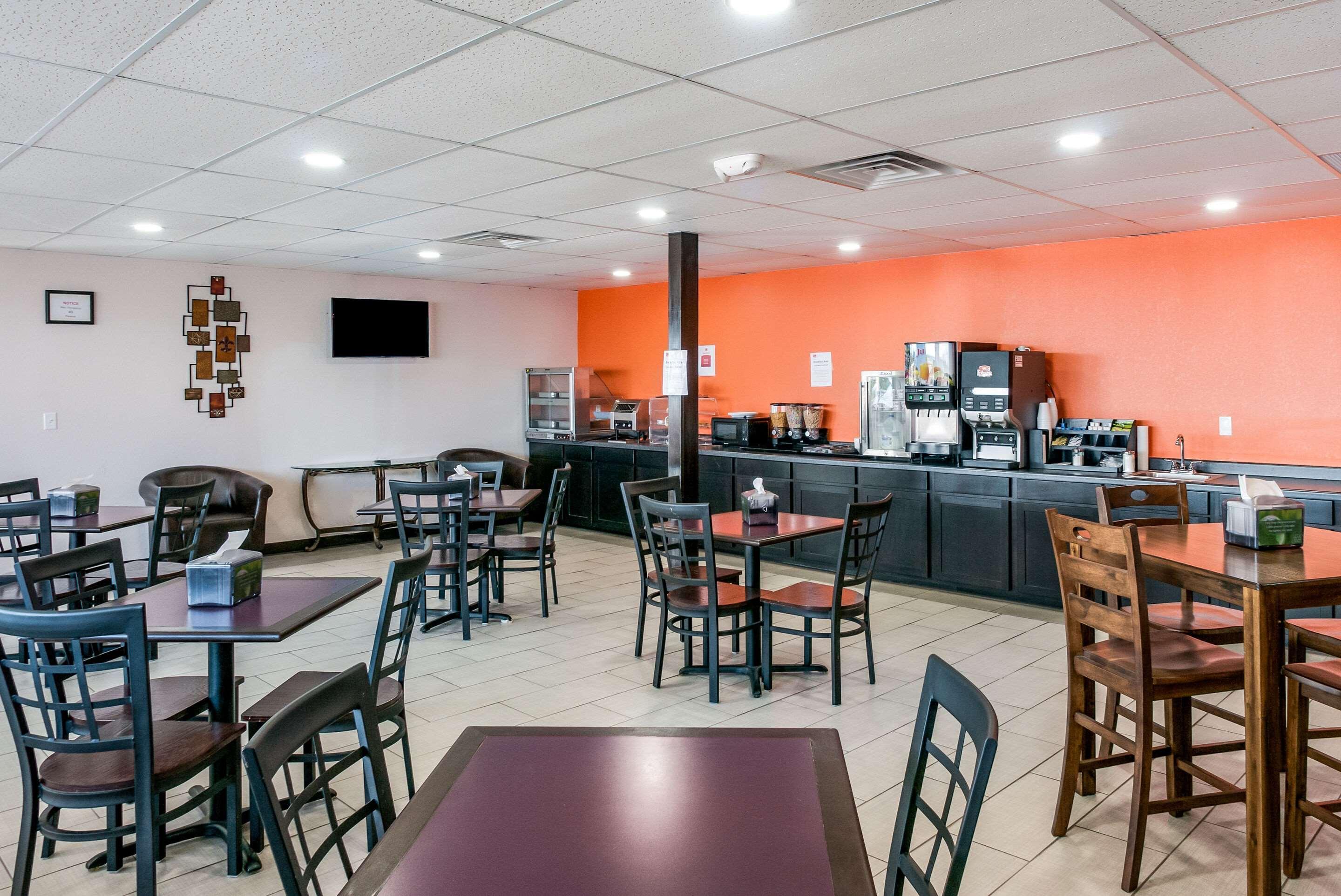 Suburban Studios Neenah Bagian luar foto