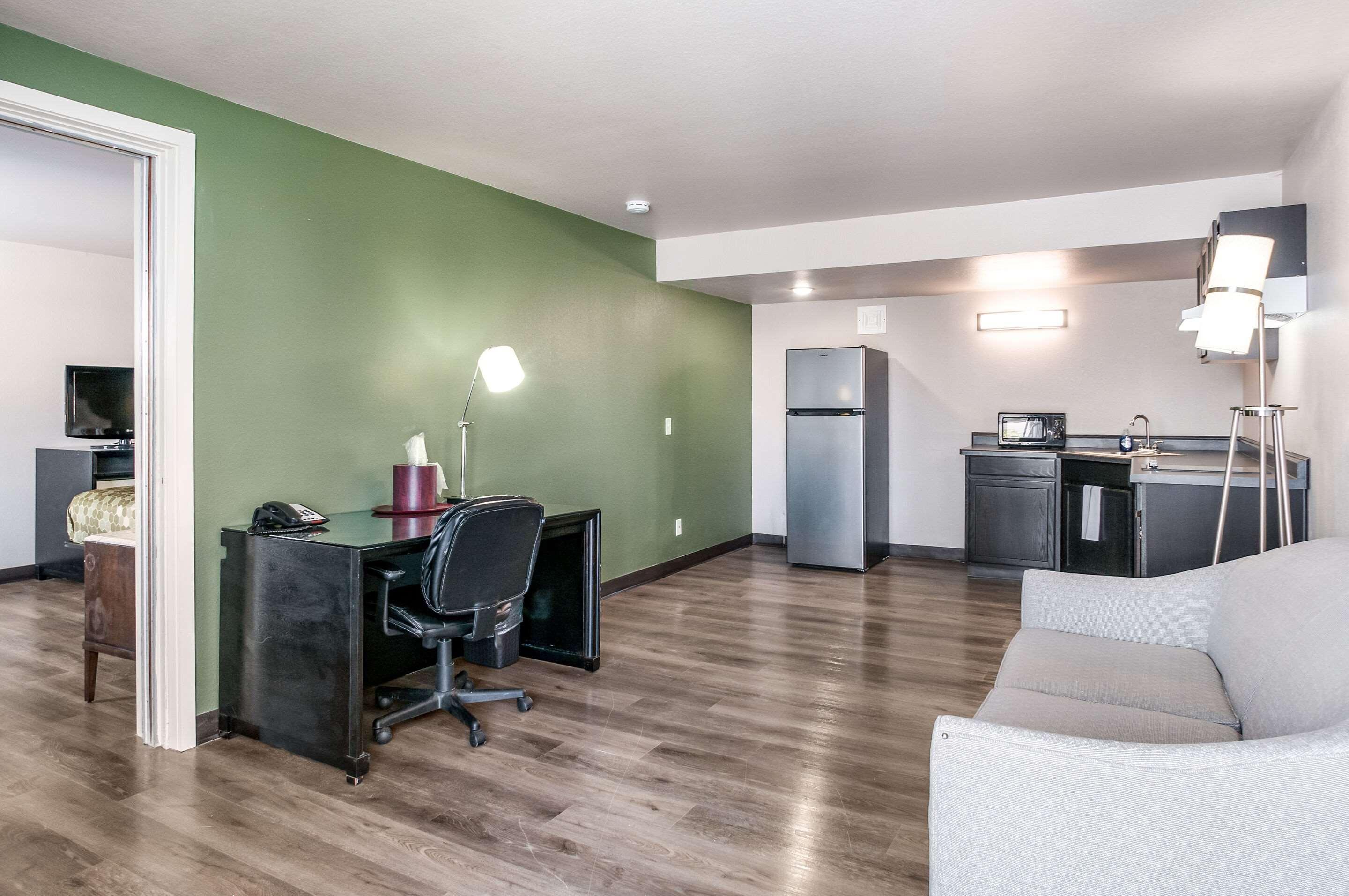 Suburban Studios Neenah Bagian luar foto