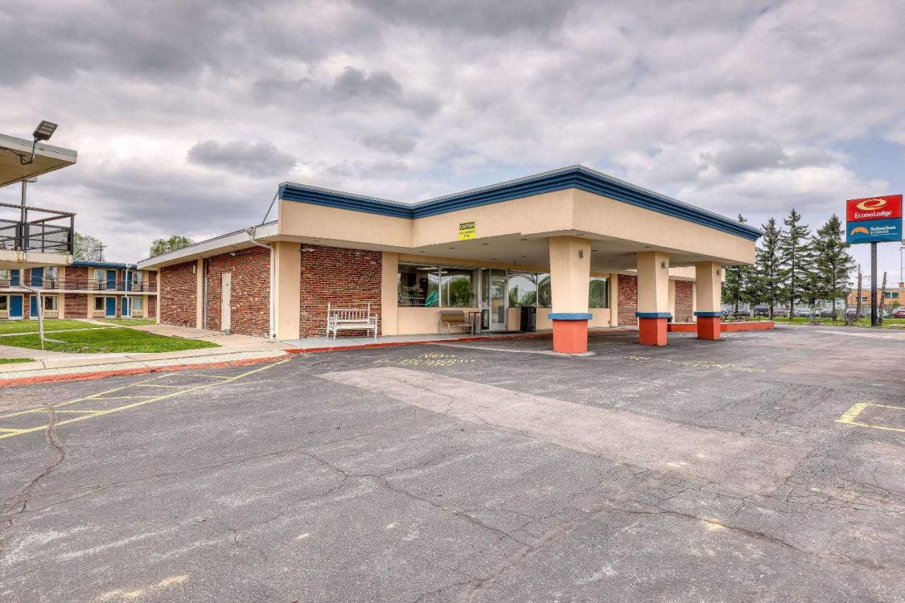 Suburban Studios Neenah Bagian luar foto