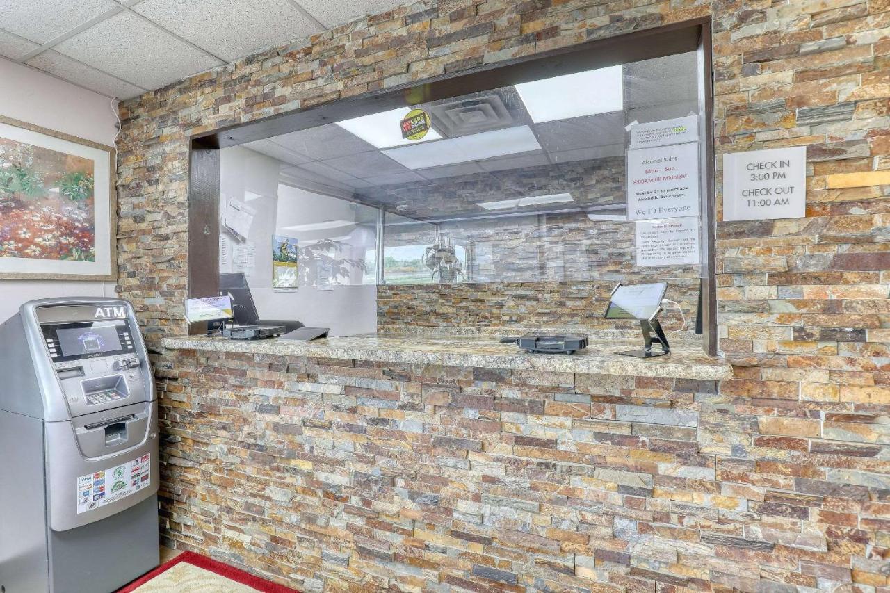 Suburban Studios Neenah Bagian luar foto